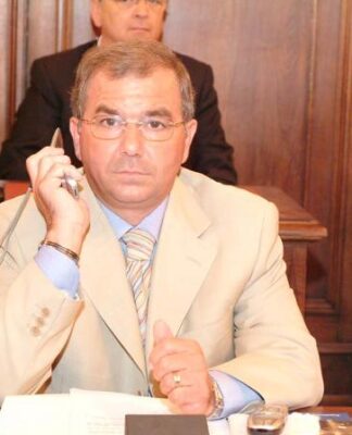 Bari, eletto Finocchio ma a tempo