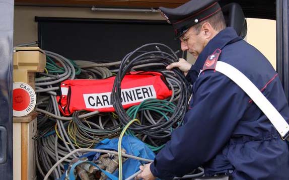 BANDA ROMENI RUBA RAME IN EX BASE NATO COMISO, 3 ARRESTI