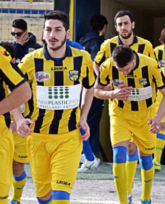 Gravina e Leverano si giocano la finale di Coppa Italia Promozione