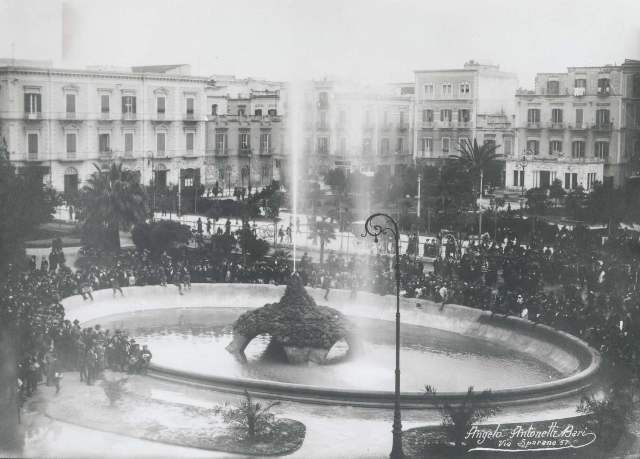 fontana_piazza_umberto_Bari_24_aprile_1915