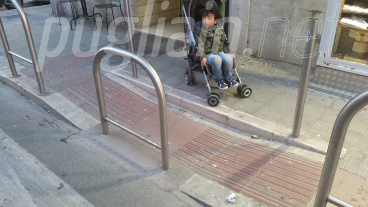 pali_scivolo_marciapiede_web