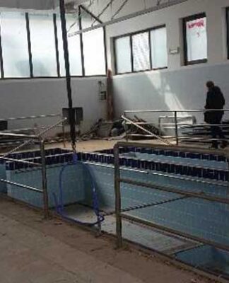 Toritto, Conca visita piscina riabilitativa abbandonata: “Situazione indecente. Vogliamo risposte”