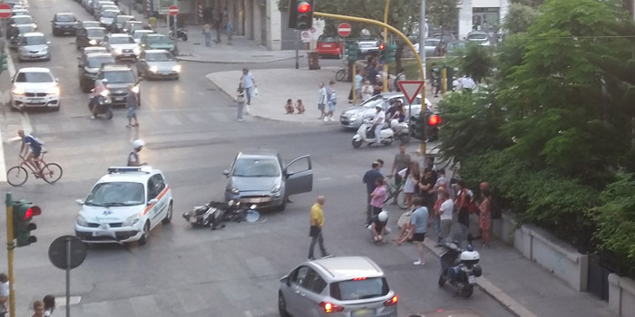 incidente_viale_repubblica_auto_moto_2