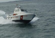 Taranto, vento forte spinge due SUP al largo: tre bagnanti salvati dalla Guardia Costiera