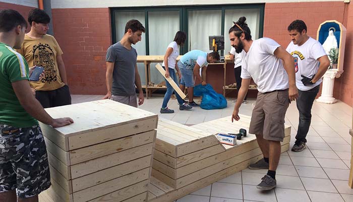 laboratorio falegnameria Giovani per i Giovani
