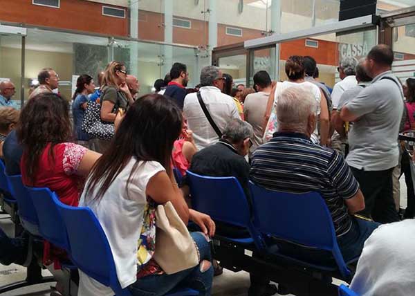 Fila in agenzia di riscossione - confedercontribuenti