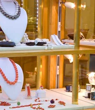 Bari, le gioiellerie cambiano la giornata di chiusura settimanale
