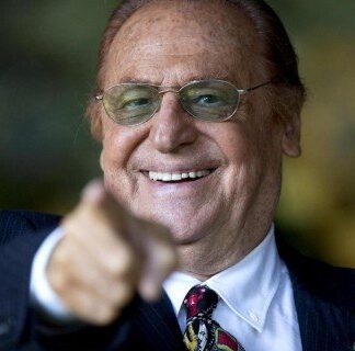 Lecce, sarà Renzo Arbore a chiudere la festa di Sant’Oronzo con uno spettacolo in piazza