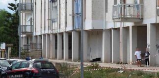 Taranto, resta gravissima la bimba lanciata dal balcone dal padre