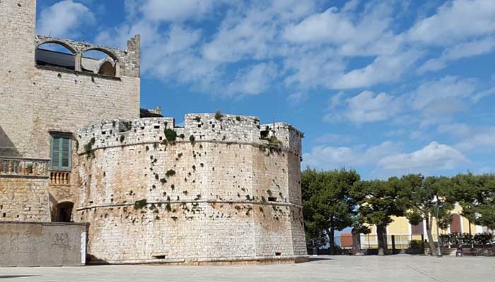Conversano-Castello_torre_dodecagonale