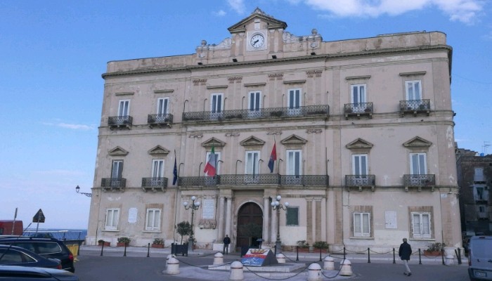 palazzo_comune_taranto_700x400