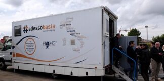 #AdessoBasta, il camper dei medici a Bari e Galatina per chiedere tutele e servizi ai pazienti