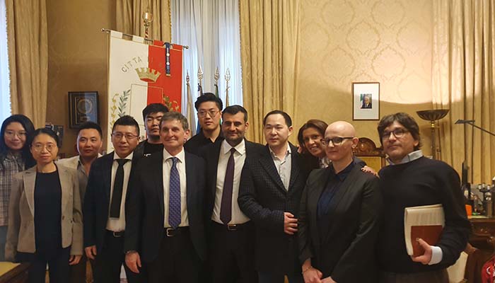 decaro_bari_cina