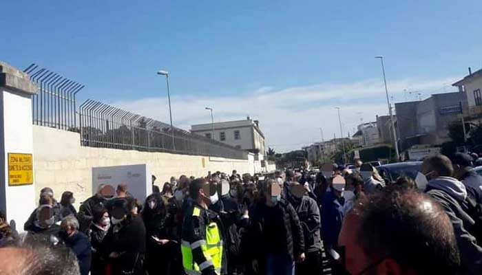 lecce_caserma_vaccini