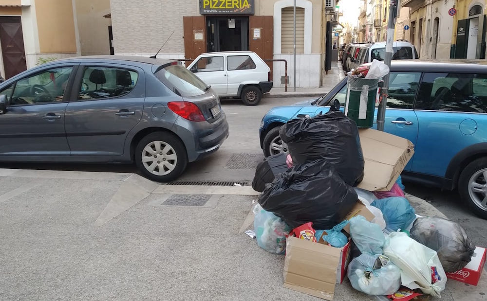 rifiuti_immondizia_bari_carbonara_4