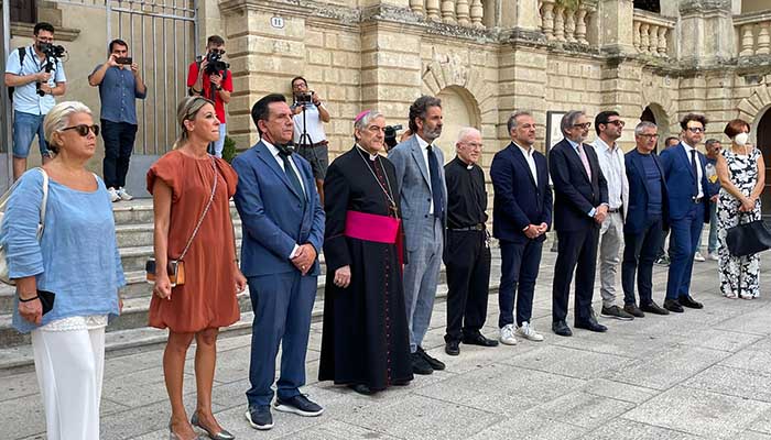 piazza_duomo_lecce_sindaco_vescovo_assessori