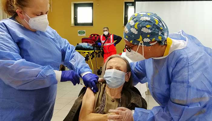 vaccinazione_nonna_maria