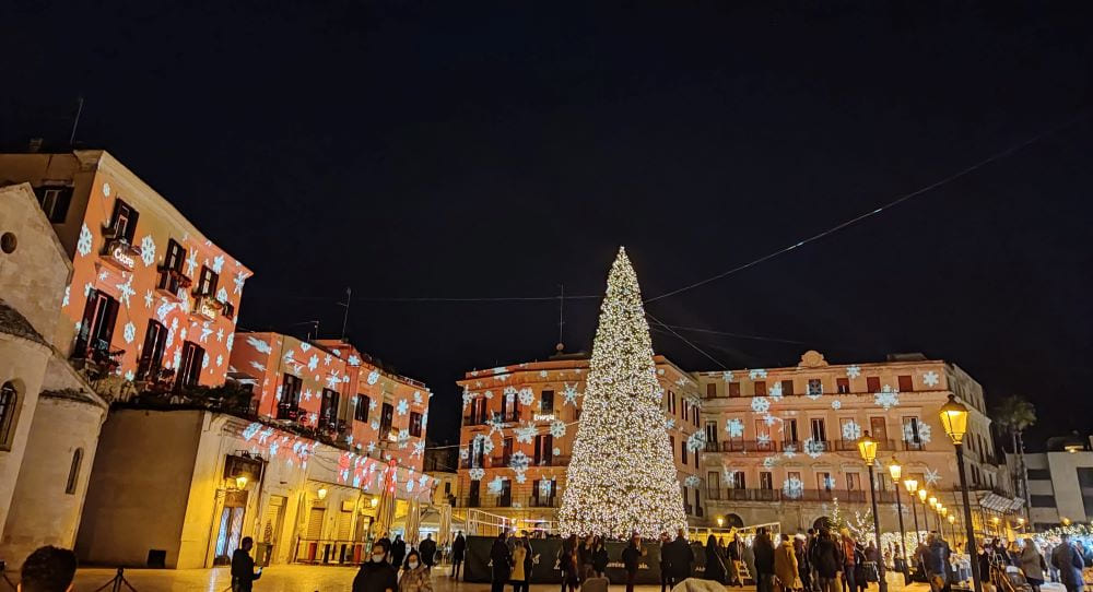 natale_21_bari_piazza_ferrarese_albero_2
