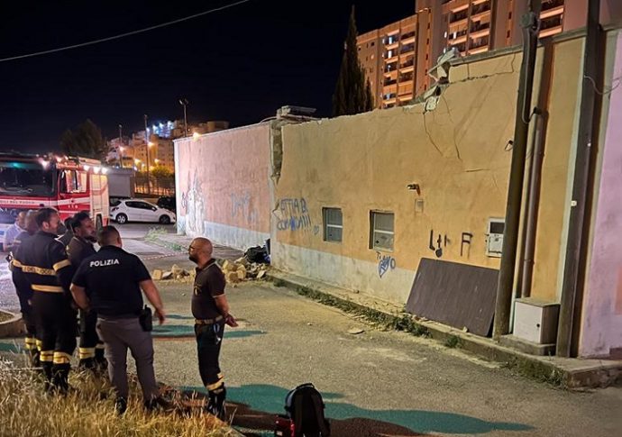 Cedimento parte struttura viale Cannata