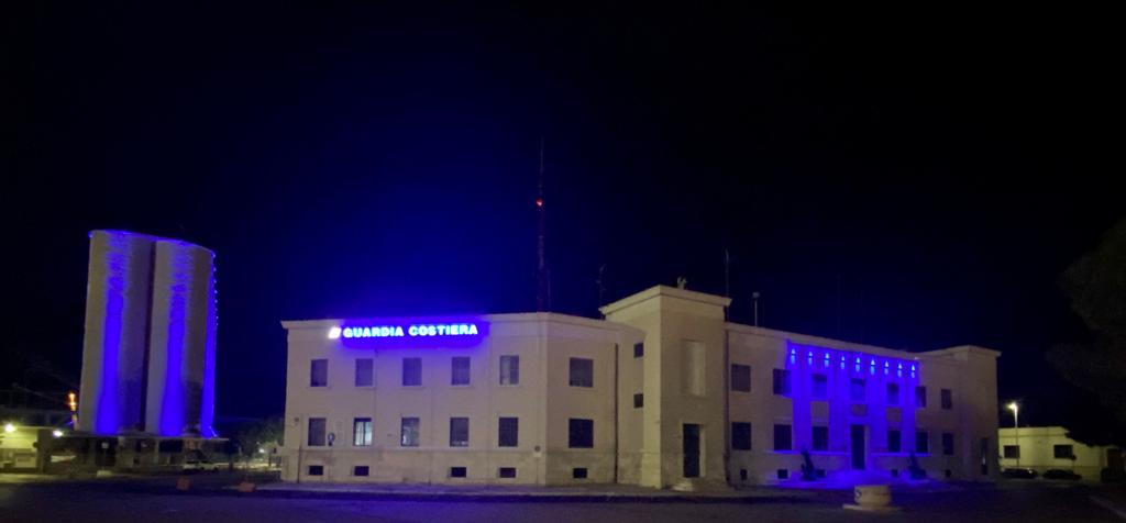 foto capitaneria led blu Giornata Mondiale degli Oceani 2022