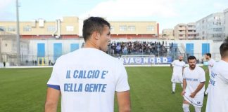 “Il calcio è della gente”: una maglietta di Martina Franca e Fasano per chiedere trasferte libere