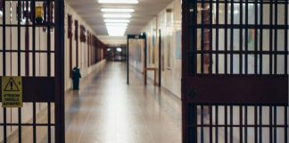 Il teatro nel carcere di Bari. Il 28 dicembre Nicola Pignataro con “Scorze e Middiche”