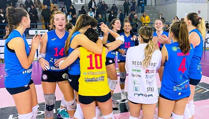 Esultanza a fine gara grotte volley