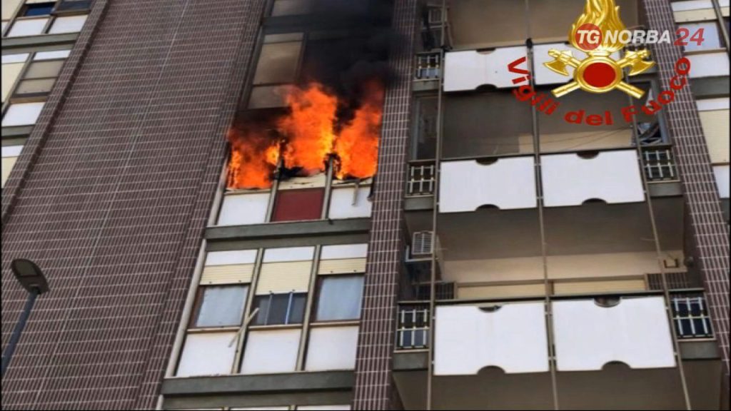 incendio-lecce-vigili