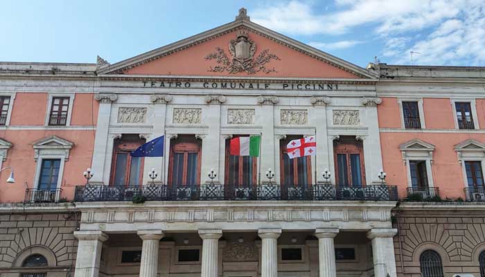 bandiera-palazzo-municipio-bari