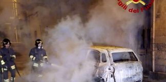 San Donato di Lecce, nella notte in fiamme l’auto di un operaio