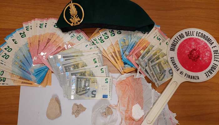foto droga lecce finanza