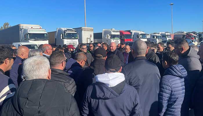 renato perrini con dipendenti indotto ex ilva