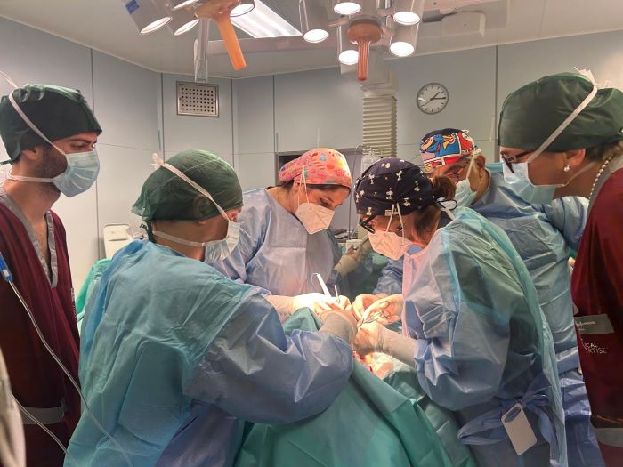 Prof Pezzolla sala operatoria corso chirurgia tiroidea