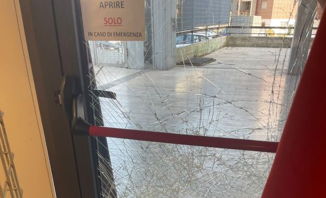 FURTO IN BIBLIOTECA