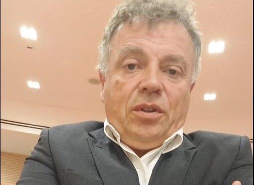 Antonio Tutolo occupa la sala del Consiglio regionale