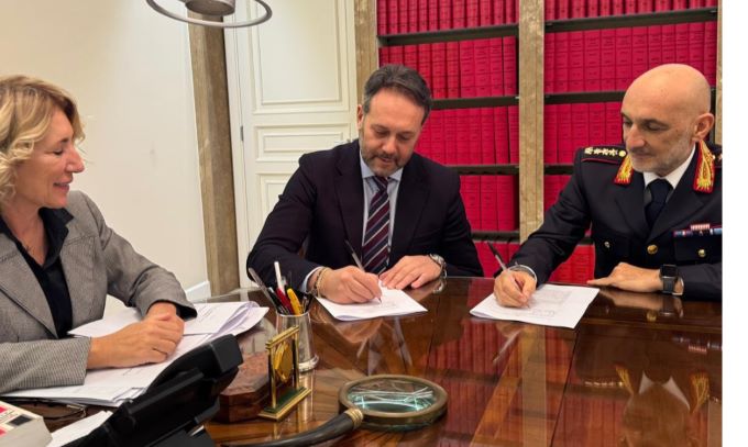 Damiano D'Autilia firma nuovo contratto di servizio