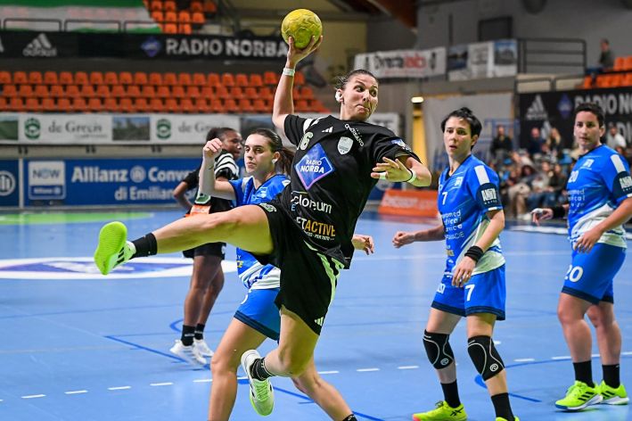 Claudia Simone