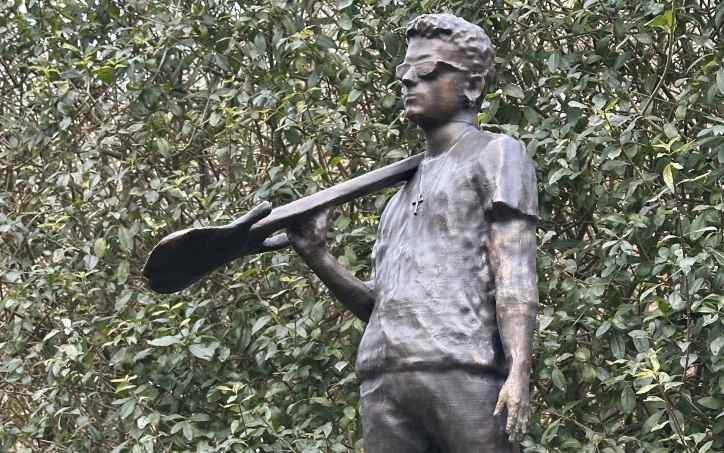 Bronze Statue 2 Photo