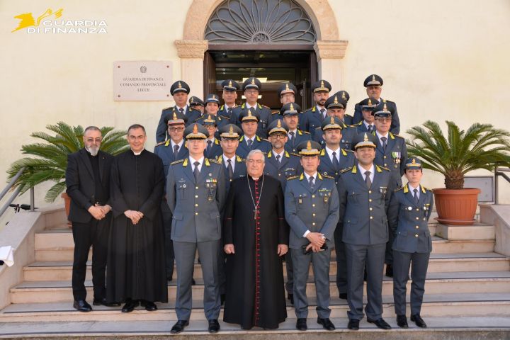 vescovo lecce finanza