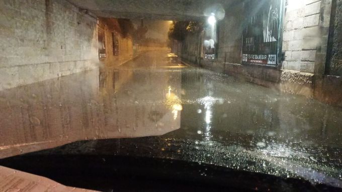 Il sottopasso di via Bruno Buozzi allagato