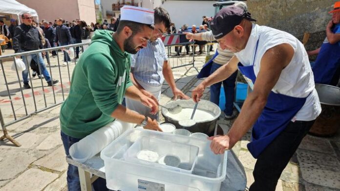 la preparazione della ricotta