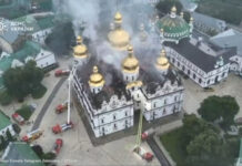 Bombardamenti nel weekend in Ucraina, in fiamme la Cattedrale della Dormizione