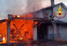 Ad Aviano incendio in una rimessa agricola