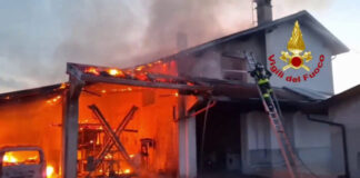 Ad Aviano incendio in una rimessa agricola