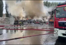 Incendio in una piattaforma ecologica alle porte di Milano, nessun ferito