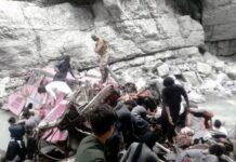 Bus precipita in un burrone in Pakistan, almeno 40 morti