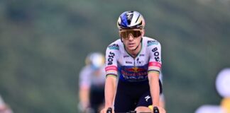 Evenepoel beffa Pogacar e vince la 15esima tappa al Tour, ritiro Vingegaard