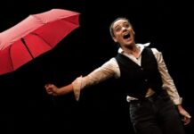 Teatro a Brindisi: precariato, illusioni e riscatto con “Bandiera bianca” per la rassegna Verdi in Città