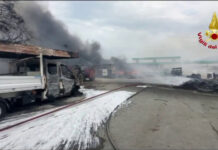 Termini Imerese, incendio nella zona industriale