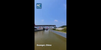 Cina, navi da 5.000 tonnellate attraversano una chiusa del Canale Pinglu